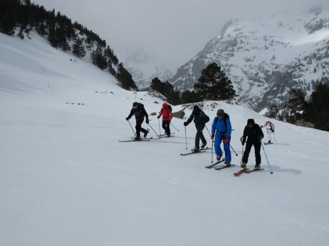 Aprende a practicar esquí de montaña